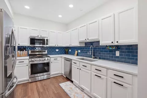 Kitchen - 2103 Glacier Ct, Algonquin, IL 60102 photo 1 of 4