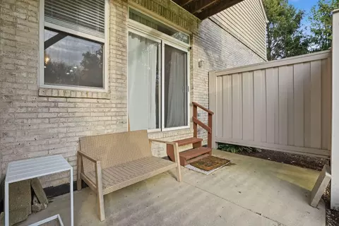 Exterior - 2103 Glacier Ct, Algonquin, IL 60102 photo 3 of 4