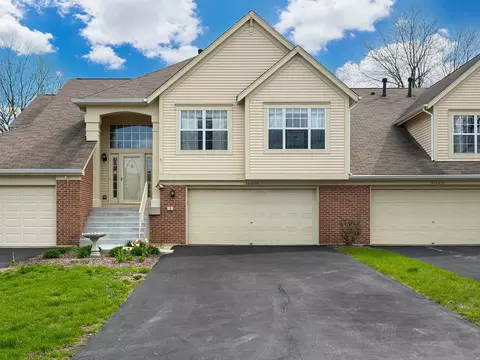 30 W015 Juniper Ct #30W015, Warrenville, IL 60555