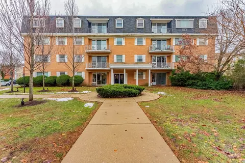 415 Wesley Ave #24, Oak Park, IL 60302
