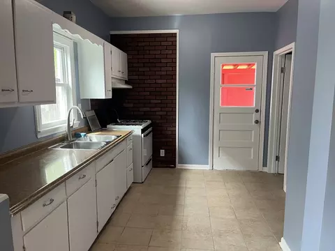 Kitchen - 226 N Ohio St, Aurora, IL 60505 photo 1 of 2