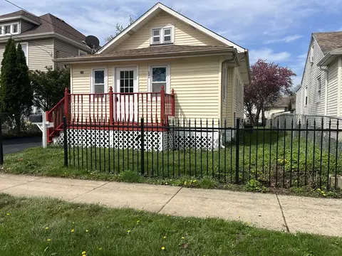Exterior - 226 N Ohio St, Aurora, IL 60505 photo 2 of 8