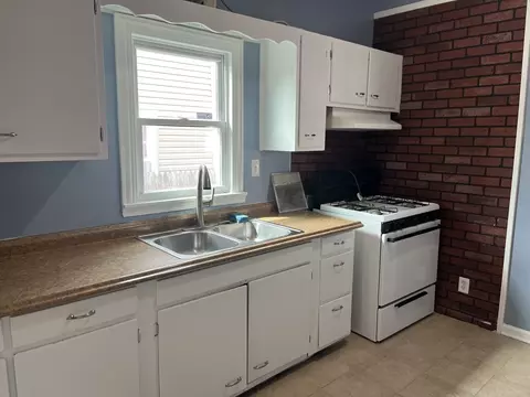 Kitchen - 226 N Ohio St, Aurora, IL 60505 photo 2 of 2