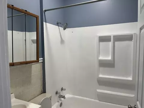 Bath - 226 N Ohio St, Aurora, IL 60505 photo 1 of 1
