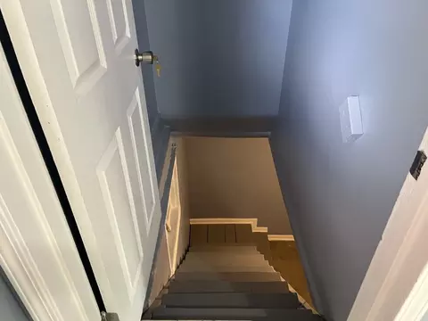 Entry Way - 226 N Ohio St, Aurora, IL 60505 photo 2 of 2