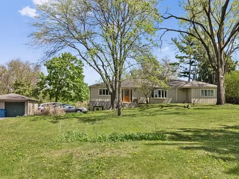 1 S655 Taylor Rd, Glen Ellyn, IL 60137