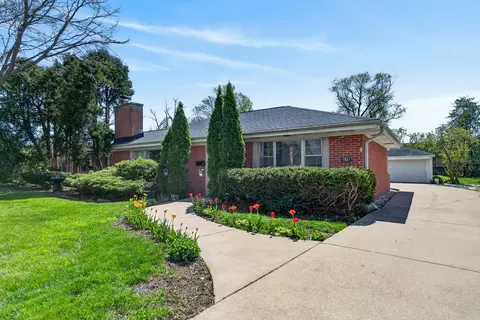 1931 Oakwood Rd, Northbrook, IL 60062