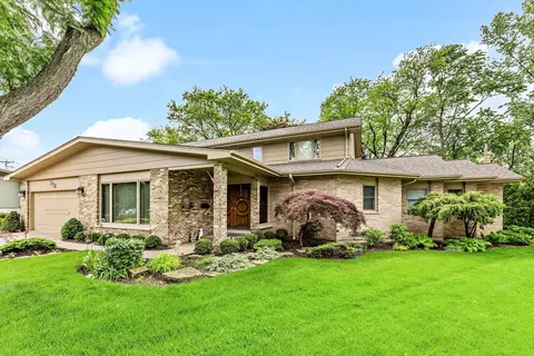 2728 Old Glenview Rd, Wilmette, IL 60091