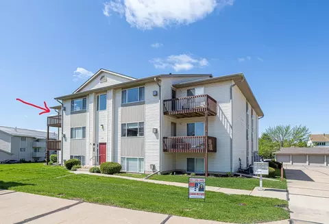 4186 Fairview Dr #9, Bettendorf, IA 52722
