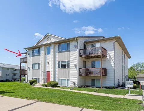 4186 Fairview Dr #9, Bettendorf, IA 52722