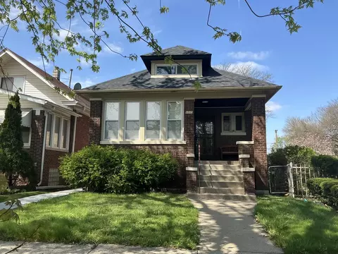 8042 S Bennett Ave, Chicago, IL 60617