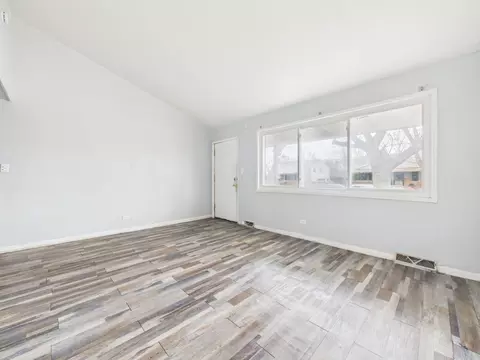 Living - 945 W 115th Pl, Chicago, IL 60643 photo 1 of 3