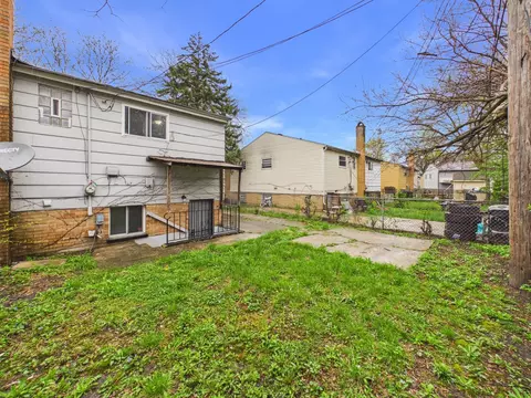 Exterior - 945 W 115th Pl, Chicago, IL 60643 photo 1 of 3
