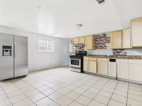 Kitchen - 945 W 115th Pl, Chicago, IL 60643 photo 1 of 2