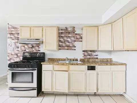 Kitchen - 945 W 115th Pl, Chicago, IL 60643 photo 2 of 2