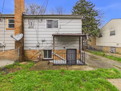 Exterior - 945 W 115th Pl, Chicago, IL 60643 photo 2 of 3