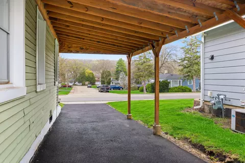 Exterior - 1426 N Harrison St, Algonquin, IL 60102 photo 3 of 6