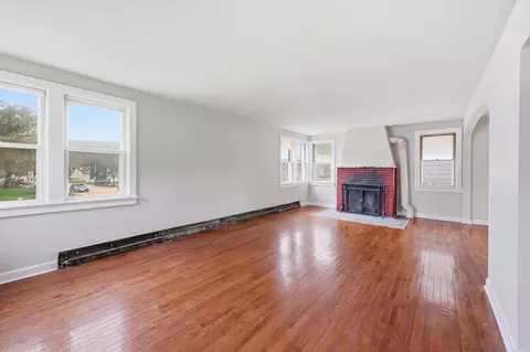 Living - 1426 N Harrison St, Algonquin, IL 60102 photo 4 of 6
