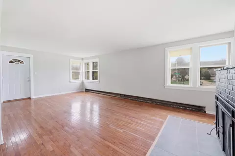 Living - 1426 N Harrison St, Algonquin, IL 60102 photo 2 of 6