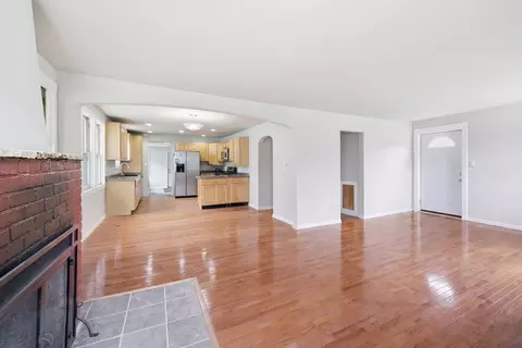 Living - 1426 N Harrison St, Algonquin, IL 60102 photo 6 of 6