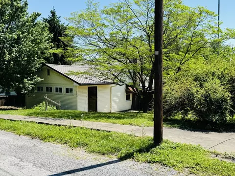 208 W Poplar St, Cobden, IL 62920