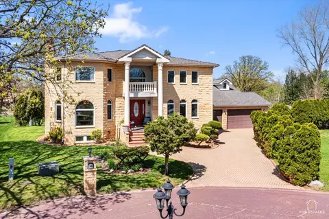 822 Coventry Ln, Oak Brook, IL 60523