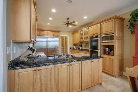 Kitchen - 1789 Rizzi Ln, Bartlett, IL 60103 photo 4 of 4