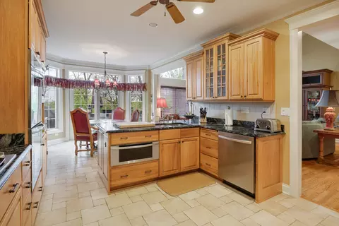 Kitchen - 1789 Rizzi Ln, Bartlett, IL 60103 photo 2 of 4