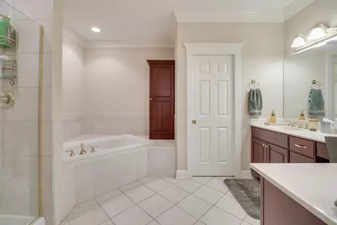 Bath - 1789 Rizzi Ln, Bartlett, IL 60103 photo 1 of 6