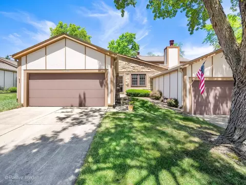 1039 Oakview Dr, Wheaton, IL 60187