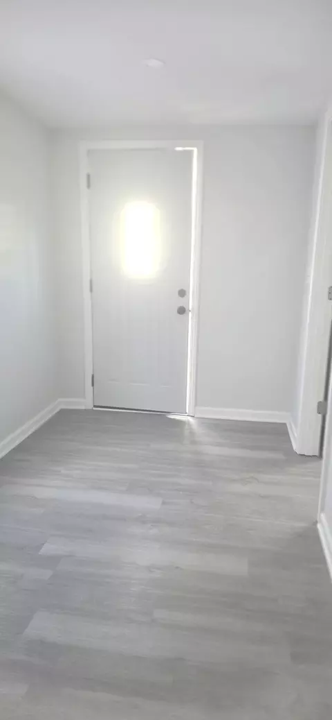 Entry Way - 522 S Sumner Ave, Aurora, IL 60505 photo 1 of 1