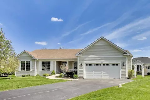 1126 Oak Point Ct, Antioch, IL 60002