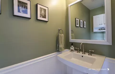 Bath - 6517 Donegal Ln, Mchenry, IL 60050 photo 1 of 3