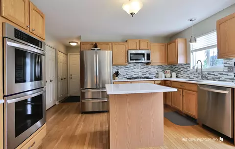 Kitchen - 6517 Donegal Ln, Mchenry, IL 60050 photo 2 of 3