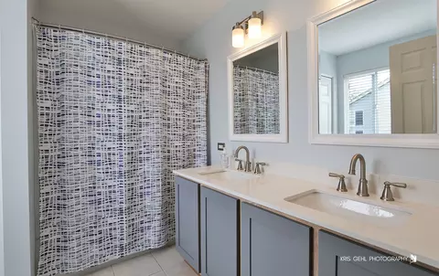Bath - 6517 Donegal Ln, Mchenry, IL 60050 photo 2 of 3