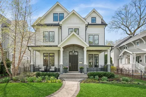1121 Forest Ave, Wilmette, IL 60091