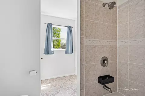 Bath - 2207 Kirchoff Rd, Rolling Meadows, IL 60008 photo 3 of 3