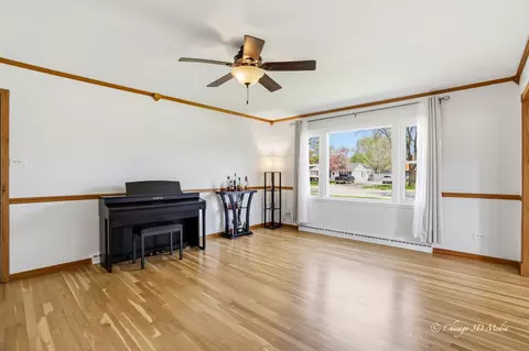 Living - 2207 Kirchoff Rd, Rolling Meadows, IL 60008 photo 4 of 6