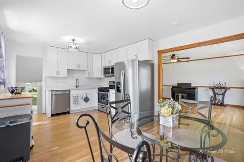 Kitchen - 2207 Kirchoff Rd, Rolling Meadows, IL 60008 photo 4 of 4
