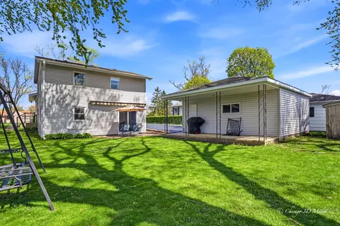 Exterior - 2207 Kirchoff Rd, Rolling Meadows, IL 60008 photo 3 of 4