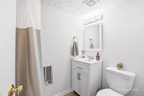 Bath - 2207 Kirchoff Rd, Rolling Meadows, IL 60008 photo 2 of 3