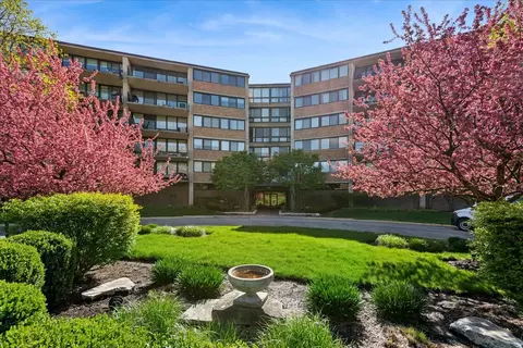 101 Bar Harbour Rd #4L, Schaumburg, IL 60193