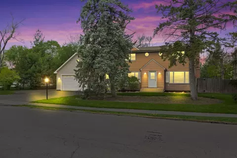 336 E Ardmore Ave, Roselle, IL 60172