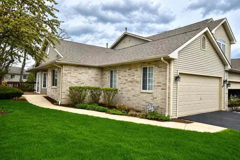 3312 Twisted Oak Ct #3312, Mchenry, IL 60051