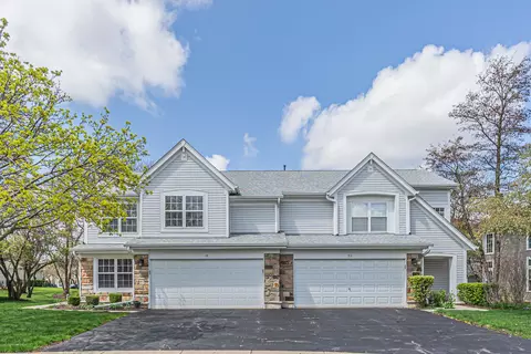 18 Meadow Ct #18, Schaumburg, IL 60193