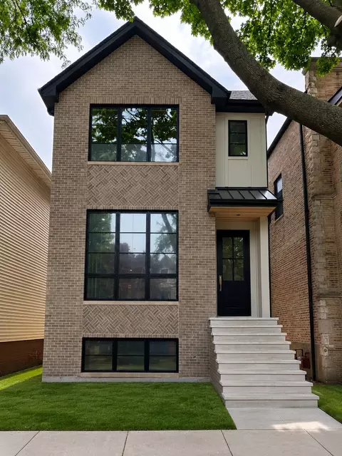 1841 W Newport Ave, Chicago, IL 60657