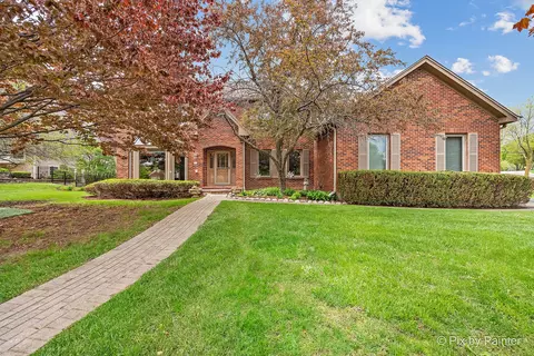 14 Hampton Ct, Algonquin, IL 60102