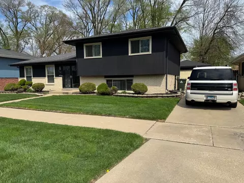 Exterior - 520 E 146th St, Dolton, IL 60419 photo 2 of 6