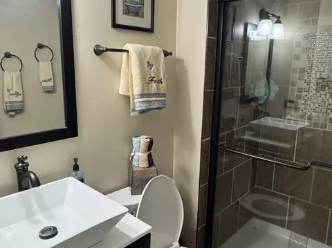 Bath - 520 E 146th St, Dolton, IL 60419 photo 3 of 4