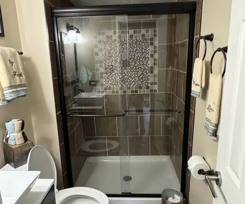 Bath - 520 E 146th St, Dolton, IL 60419 photo 2 of 4